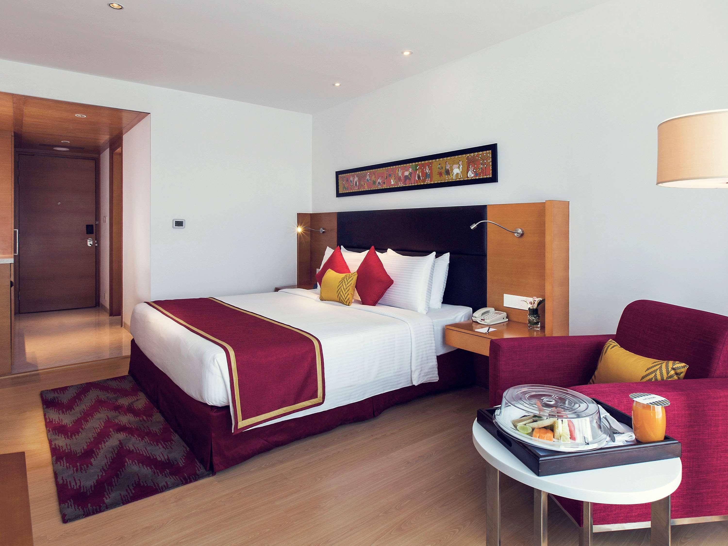 Mercure Hyderabad Kcp Banjara Hills, An Accor Hotel Екстериор снимка A room at the hotel