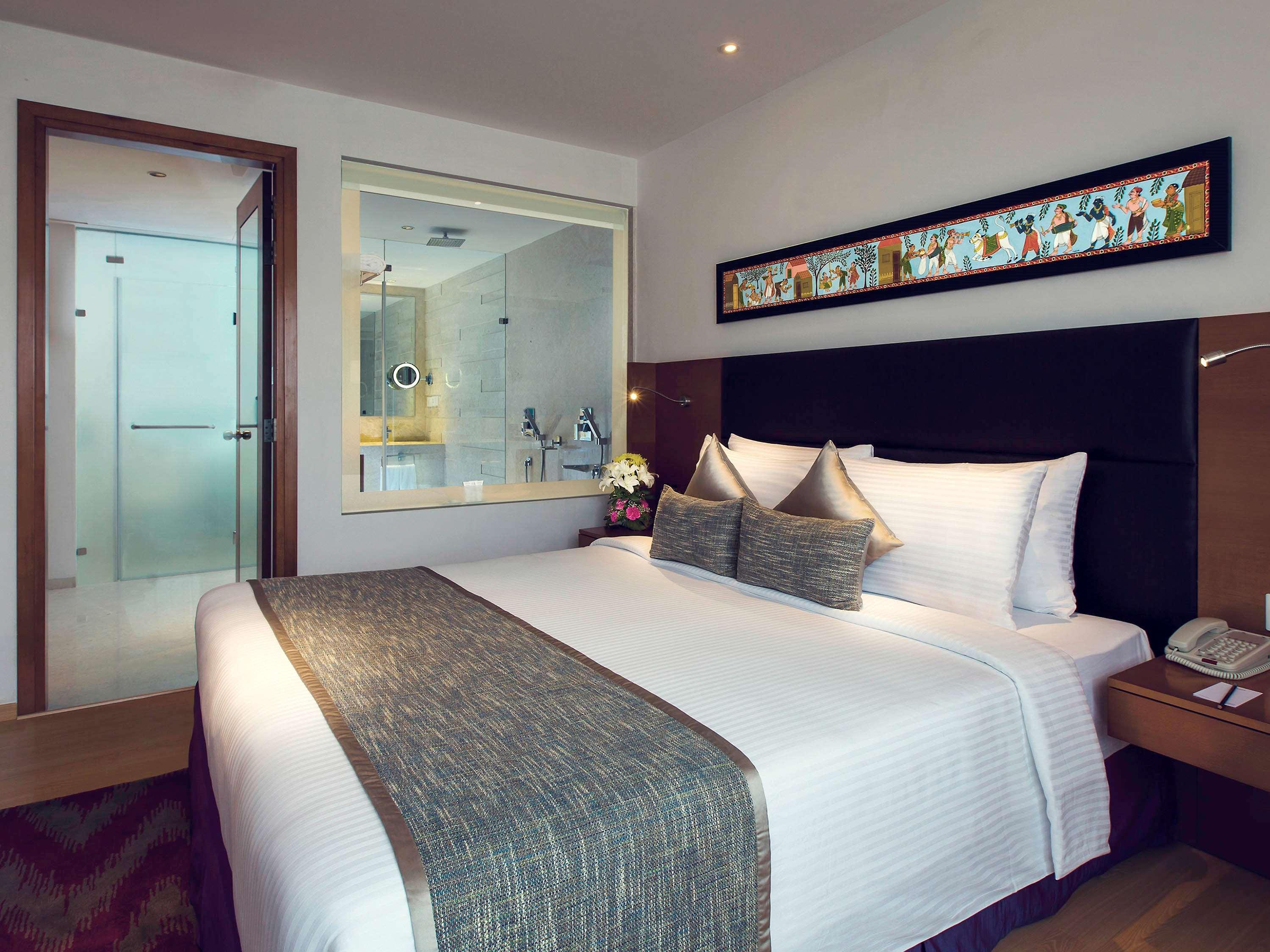 Mercure Hyderabad Kcp Banjara Hills, An Accor Hotel Екстериор снимка A room at the Park Hotel, New Delhi