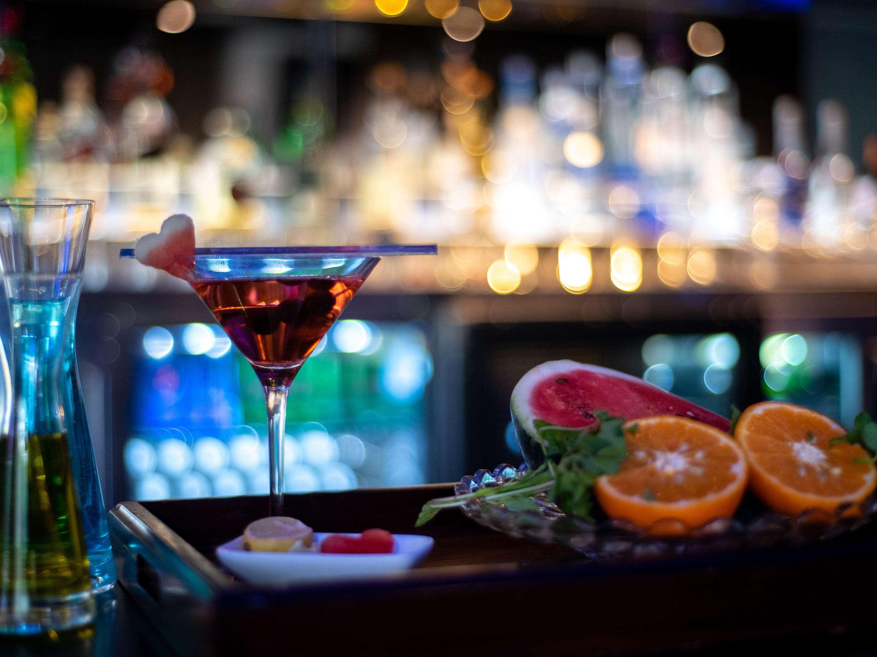Mercure Hyderabad Kcp Banjara Hills, An Accor Hotel Екстериор снимка A cosmopolitan cocktail