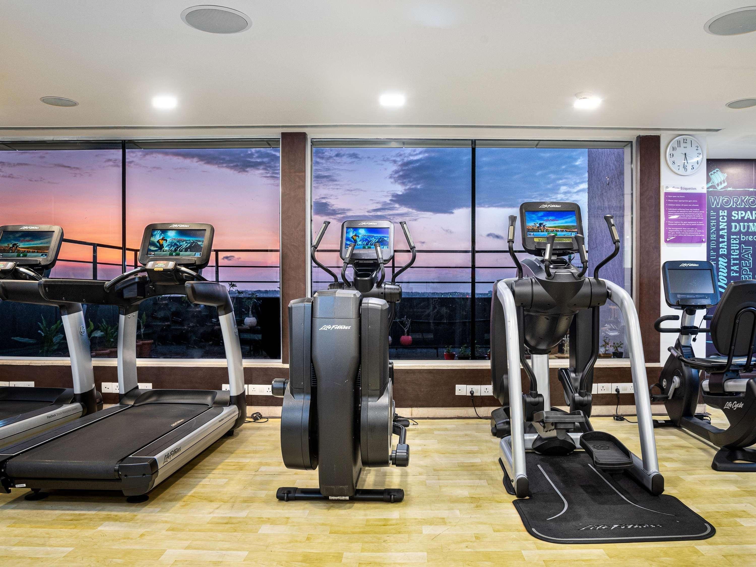 Mercure Hyderabad Kcp Banjara Hills, An Accor Hotel Екстериор снимка The gym at the hotel