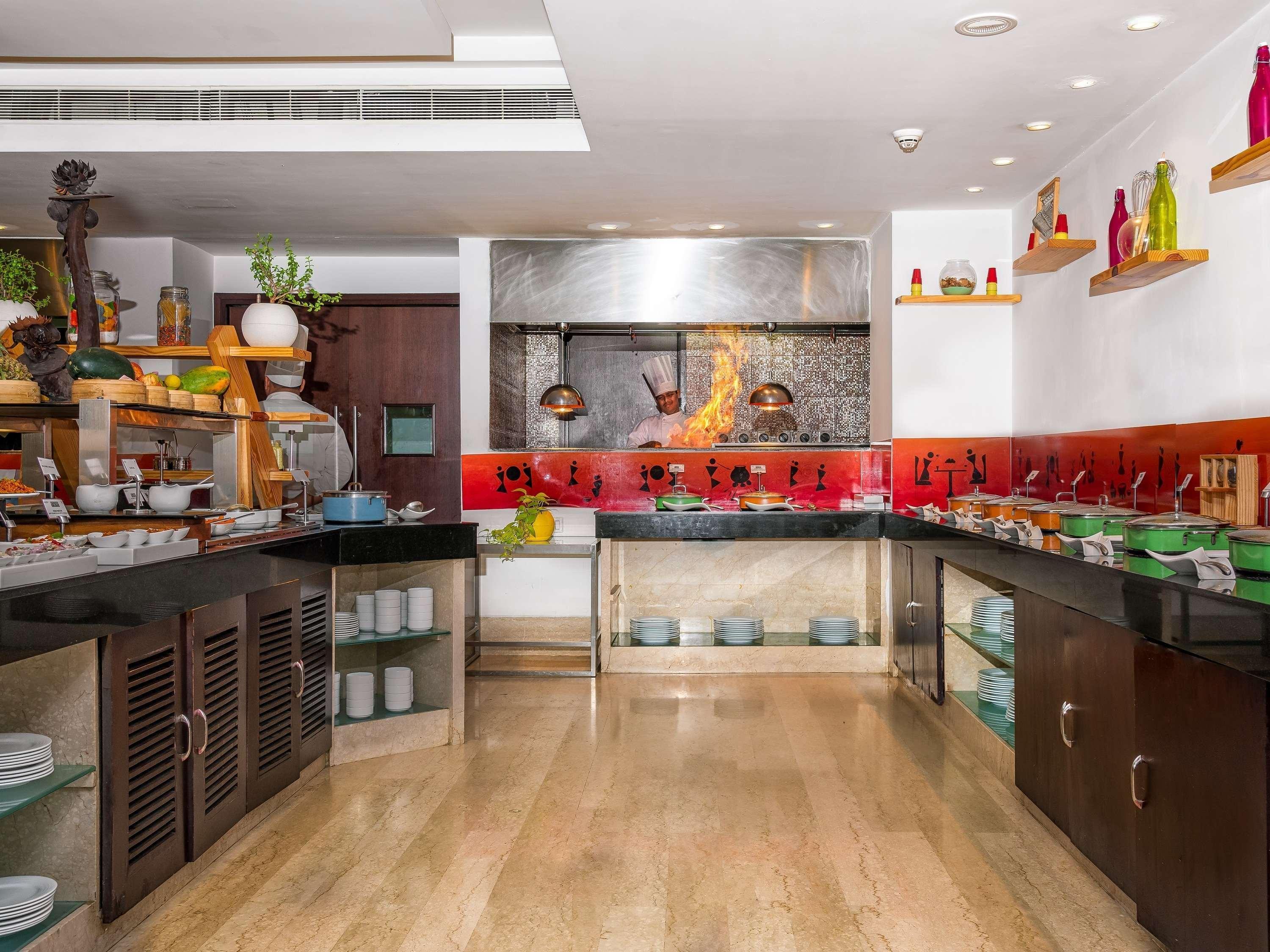 Mercure Hyderabad Kcp Banjara Hills, An Accor Hotel Екстериор снимка A commercial kitchen