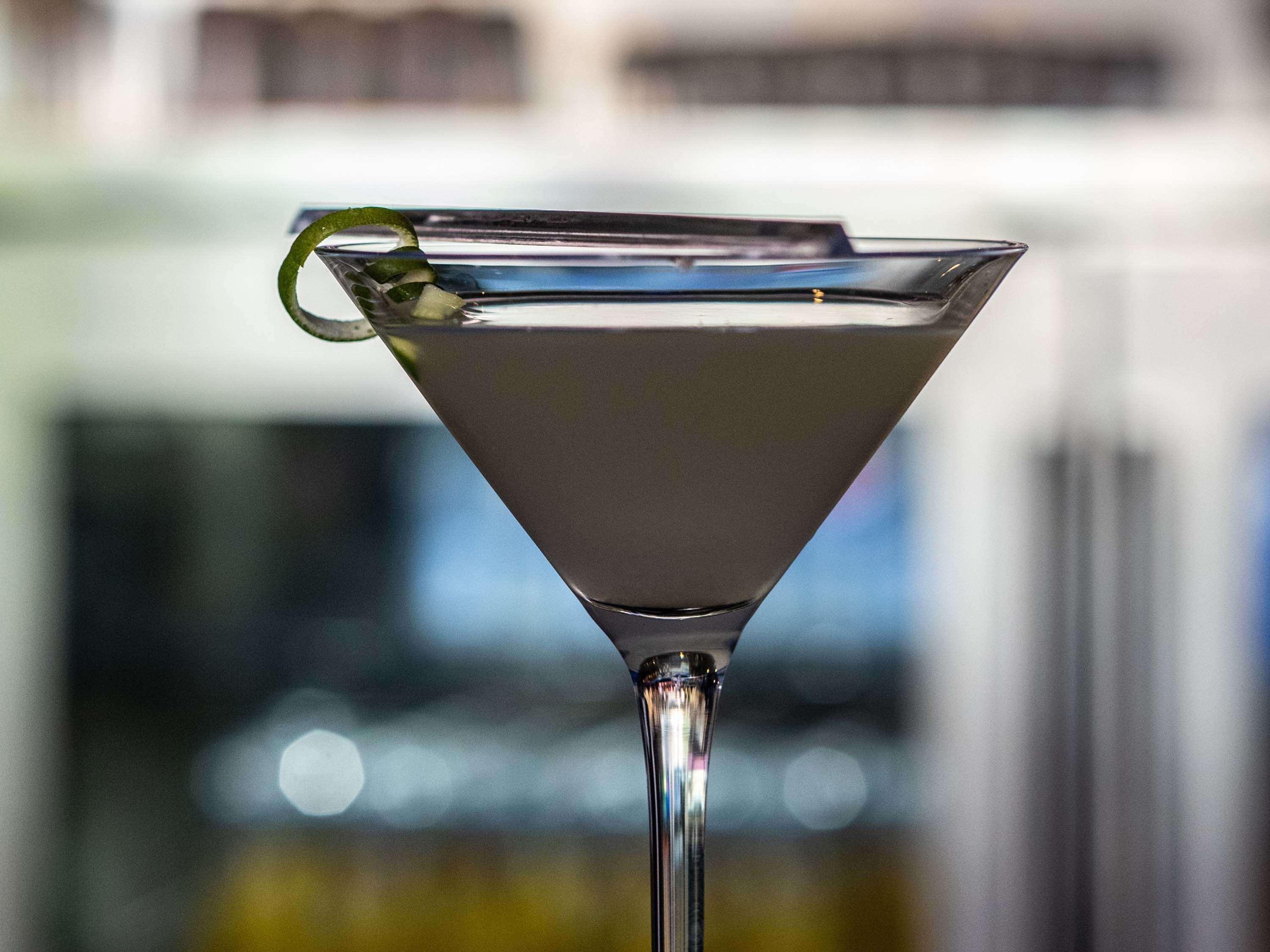 Mercure Hyderabad Kcp Banjara Hills, An Accor Hotel Екстериор снимка A Vesper cocktail