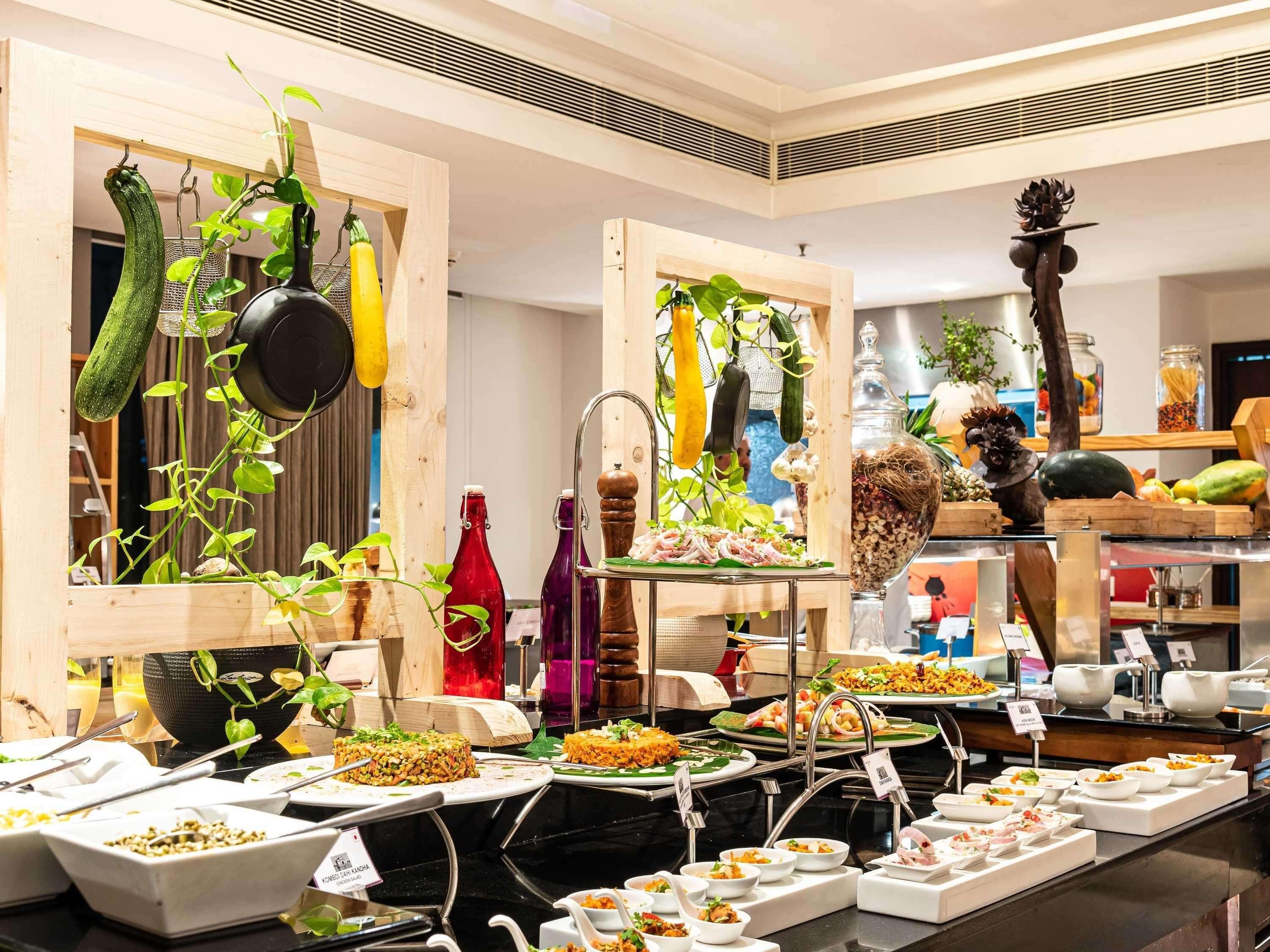 Mercure Hyderabad Kcp Banjara Hills, An Accor Hotel Екстериор снимка A buffet at a hotel