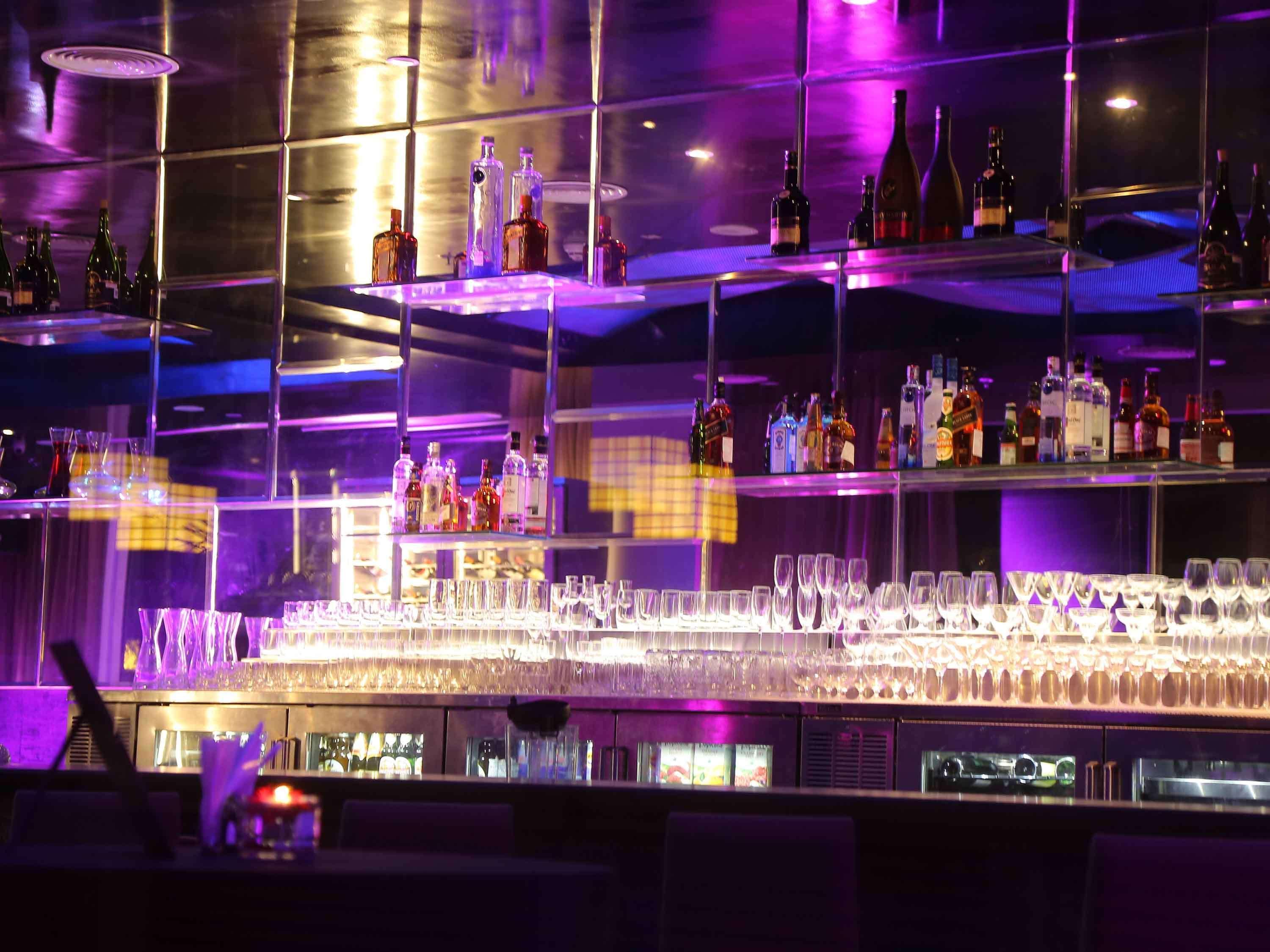 Mercure Hyderabad Kcp Banjara Hills, An Accor Hotel Екстериор снимка The bar at the nightclub