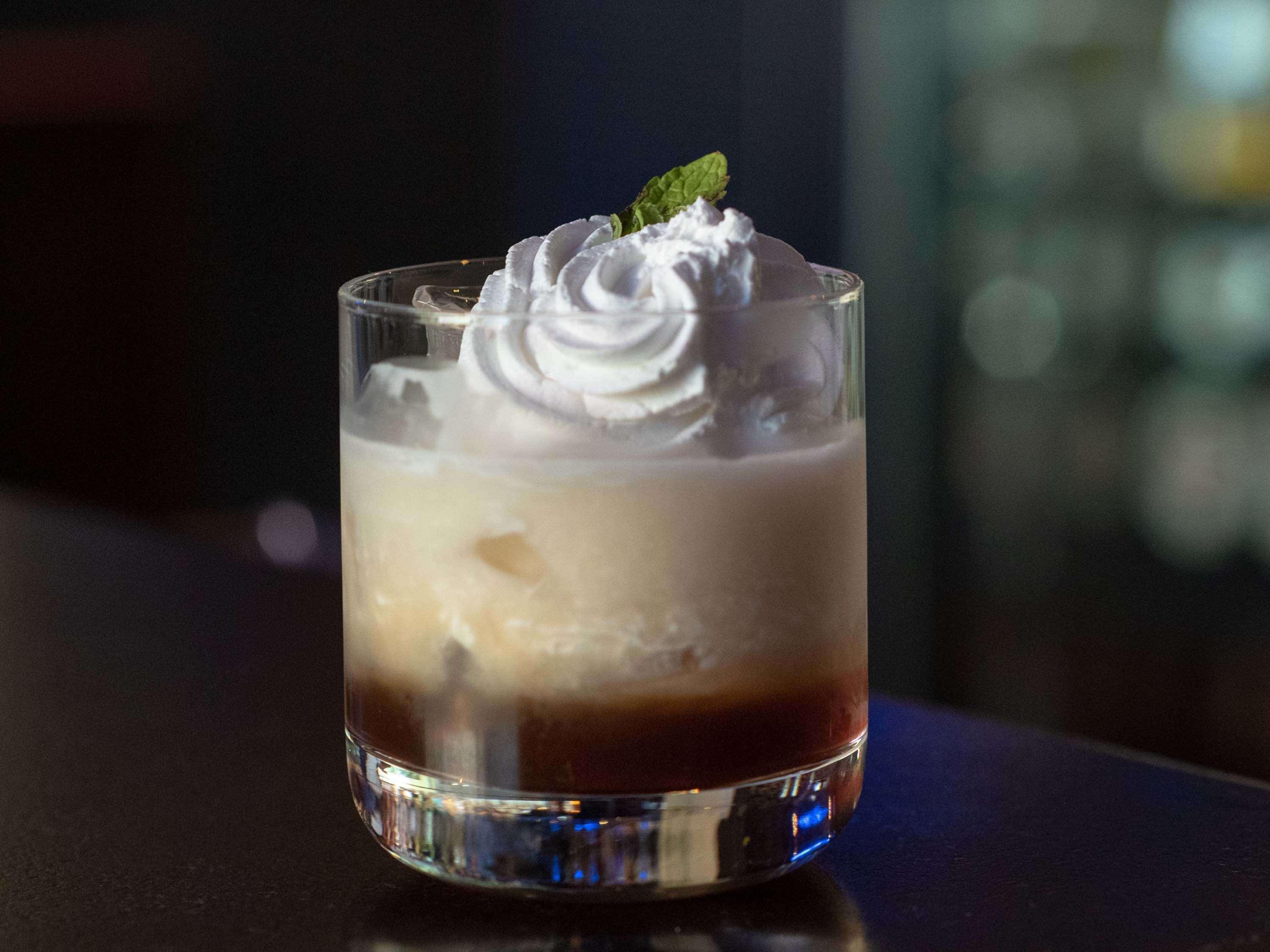 Mercure Hyderabad Kcp Banjara Hills, An Accor Hotel Екстериор снимка A white Russian