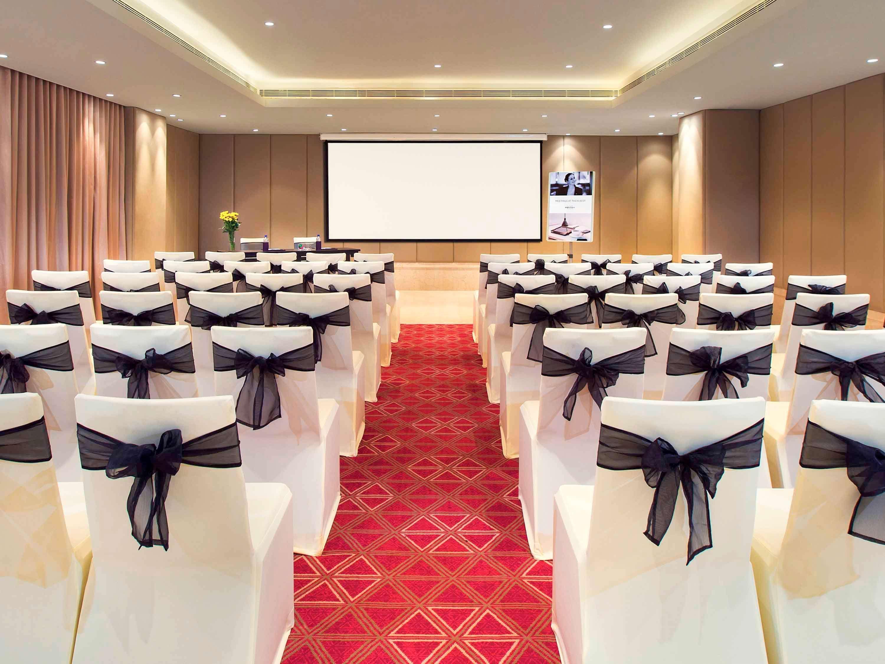 Mercure Hyderabad Kcp Banjara Hills, An Accor Hotel Екстериор снимка Meeting room