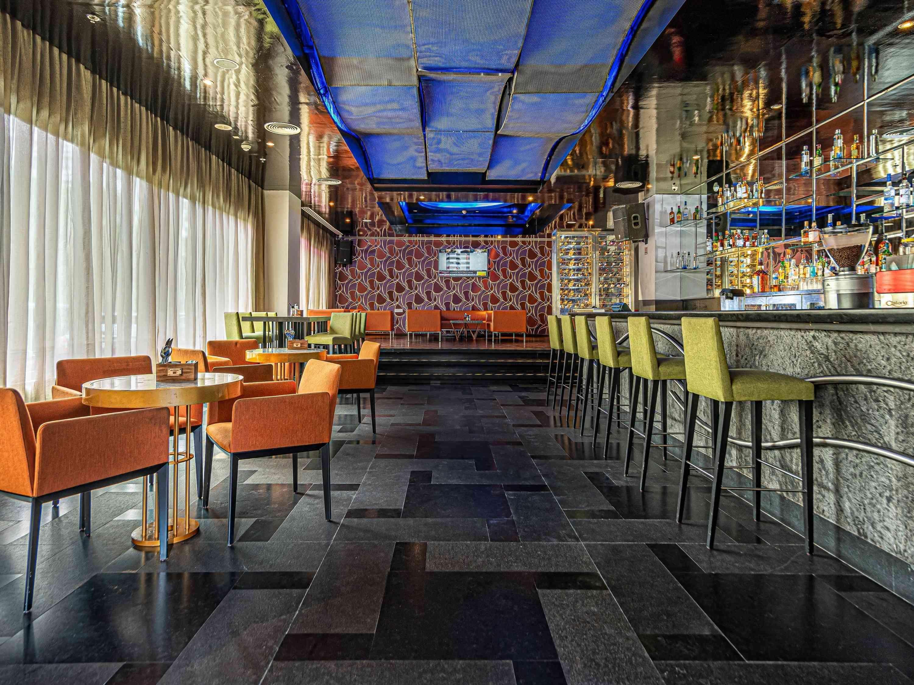 Mercure Hyderabad Kcp Banjara Hills, An Accor Hotel Екстериор снимка The bar at the 101 bar