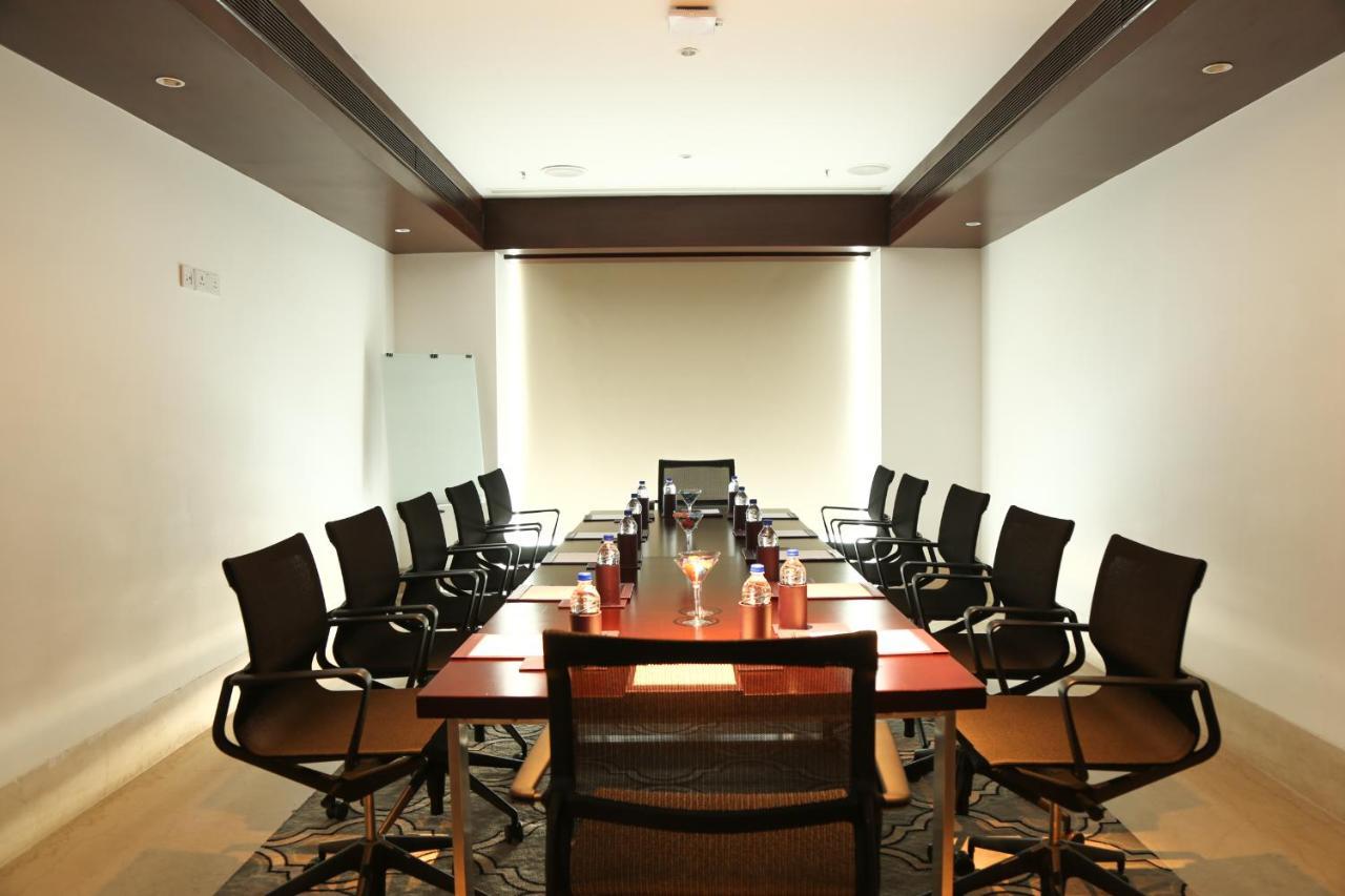 Mercure Hyderabad Kcp Banjara Hills, An Accor Hotel Екстериор снимка A boardroom